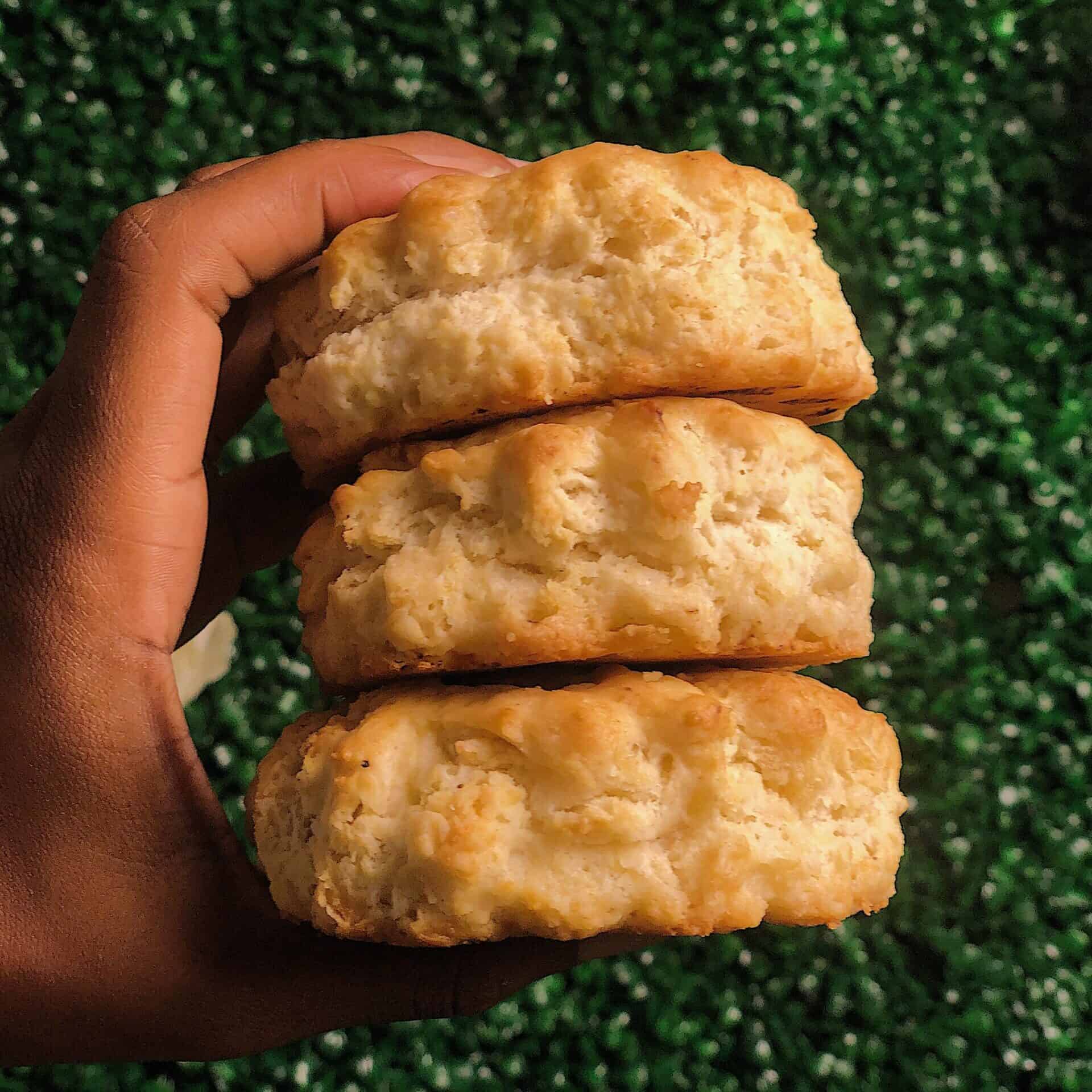 vegan-buttermilk-biscuit Vegan buttermilk biscuits recipe image